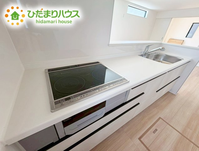 郡山市安積町長久保三丁目　新築戸建　4号棟のキッチン|広々として使い勝手のよい明るく開放的なキッチン☆彡
