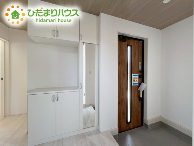 郡山市安積町長久保三丁目　新築戸建　1号棟の玄関|スニーカーマニアも納得の天井まであるシューズボックス!(^^)!