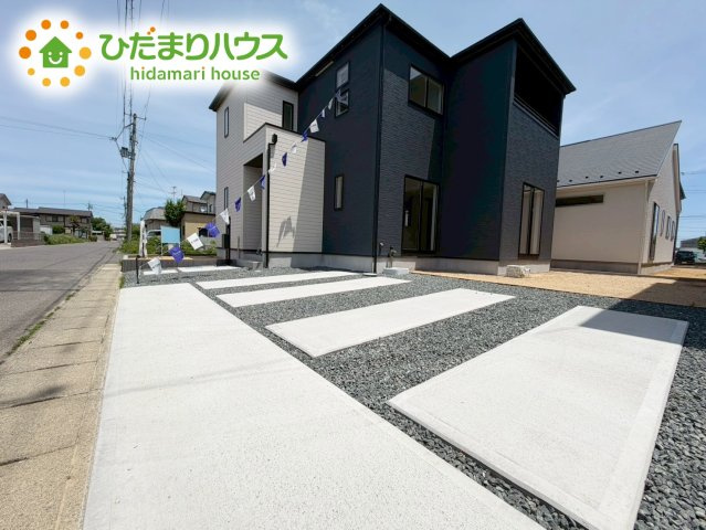 郡山市安積町長久保三丁目　新築戸建　1号棟の駐車場|ご家族でお車に乗る方に！駐車場2台分あります！
