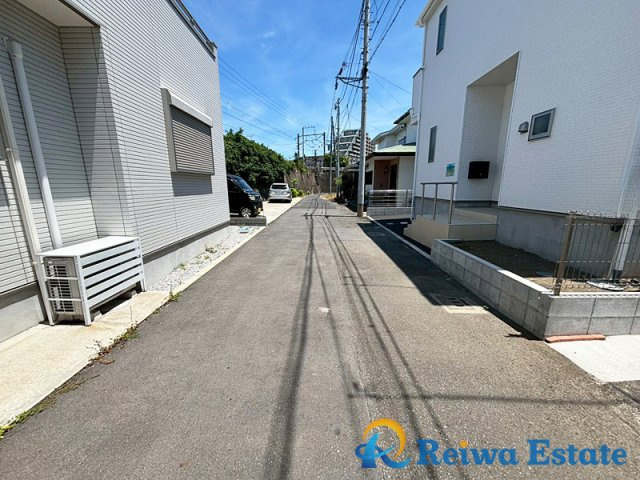 新築戸建　茅ヶ崎市中島の前面道路含む現地写真|ちょっとした買い物に便利なコンビニまで約350ｍ