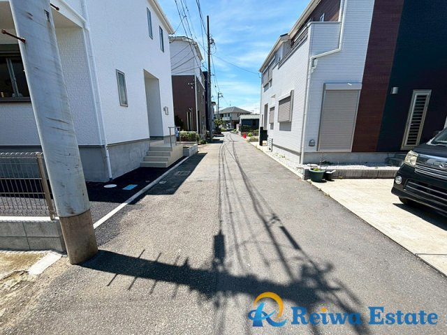 新築戸建　茅ヶ崎市中島の前面道路含む現地写真|柳島小学校まで約1000ｍ、中島中学校まで約800ｍ