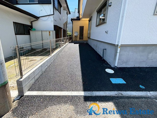 新築戸建　茅ヶ崎市中島の駐車場|お子様の自転車やバイクの置場を確保できるゆとりの駐車スペースがございます♪