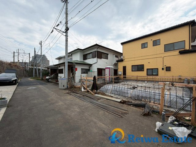 新築戸建　茅ヶ崎市中島の前面道路含む現地写真