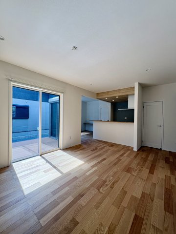 久留米市東櫛原町　5号地の居間・リビング|広いリビングで家族の憩いの場を提供