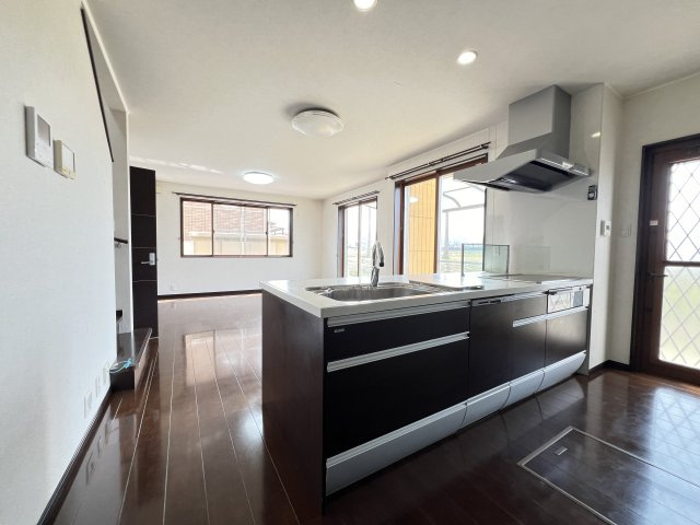 橿原市田中町　のキッチン|会話が弾む対面キッチンのあるLDK