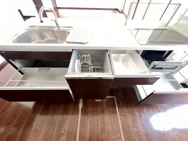 橿原市田中町　のキッチン|引き出し収納が使いやすいシステムキッチン