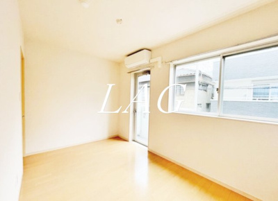 【居間・リビング】 | サンヒルズ | 洋室のお部屋です。