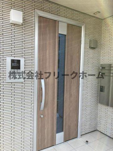 西東京市新町５丁目のアパートのエントランス