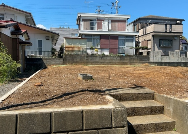 【外観】 | 土地購入を検討されている場合、境界杭がない状態で購入してしまうと境界確定測量をする必要があり、費用がかかります。購入の前に、売主、隣土地所有者立ち合いのもと境界を確定し境界杭を設置するのがベストです。