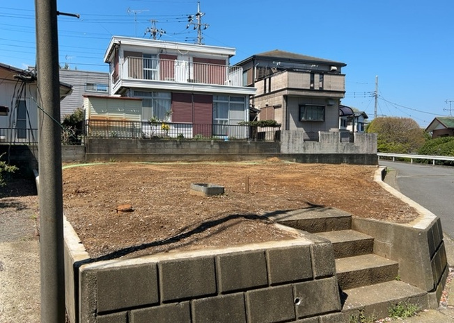 【外観】 | 家を建てる前提で土地を探している場合、地盤の丈夫さは譲れない条件の一つです。地盤が脆弱だと追加工事が必要となります。また、過去に地盤沈下や液状化現象を起こした土地は、できるだけ避けた方がいいでしょう。