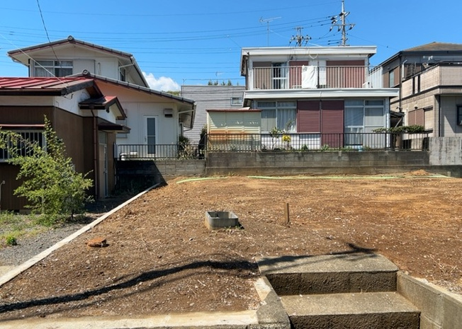【外観】 | 人が暮らすうえで日光は大切な要素となります。日当たりの良さは譲れないポイントですね。併せて近くに大きな建築物の建築予定がないか、あるいはそれが可能な土地が近くにないか事前に確認することもお勧めします。