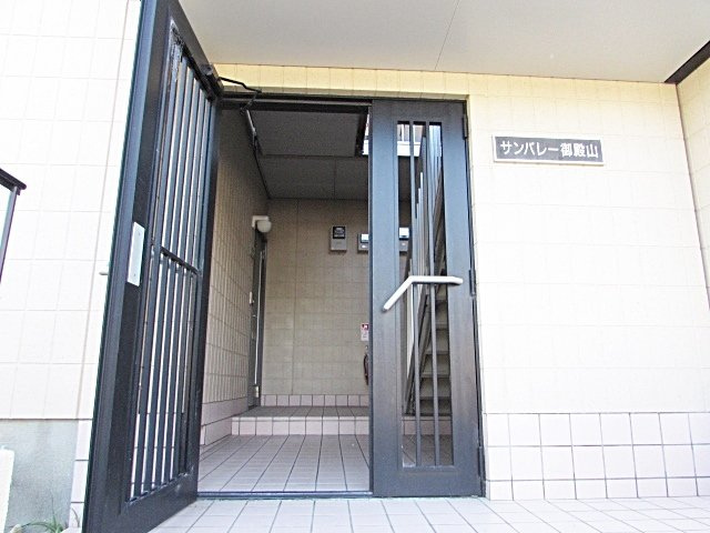 サンバレー御殿山のエントランス