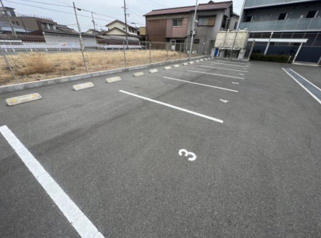 クローバー英賀保駅前の駐車場
