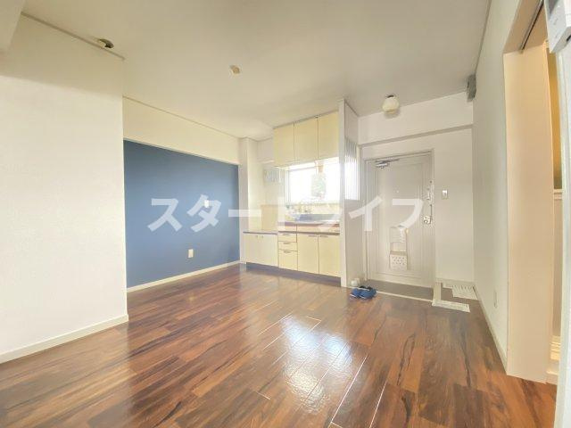 大阪市東淀川区柴島３丁目の賃貸マンションの居間・リビング