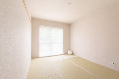 【和室】 | 長津田マンション南長津田団地 | ◆子どものスタディ空間として、あるいは書斎やホビールームとして生活スタイルに合わせて使えるプライベートルーム。居心地のいい落ち着いたインテリアが似合います。