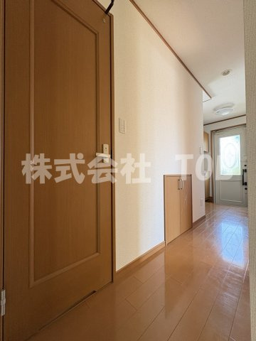 【その他】 | プリマヴェーラ-再契約型　定期借家　4年or6年- | 1F　玄関ホール※クリーニング完了前※
