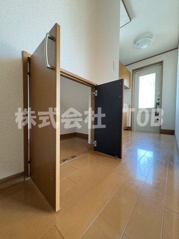 【収納】 | プリマヴェーラ-再契約型　定期借家　4年or6年- | 1F　玄関ホール　階段下収納※クリーニング完了前※
