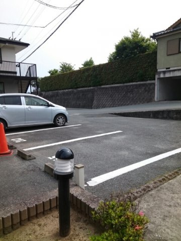 コンフォールの駐車場