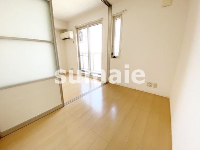 ルーヴル三橋 Bの寝室|リビングと繋げても使える洋室です☆