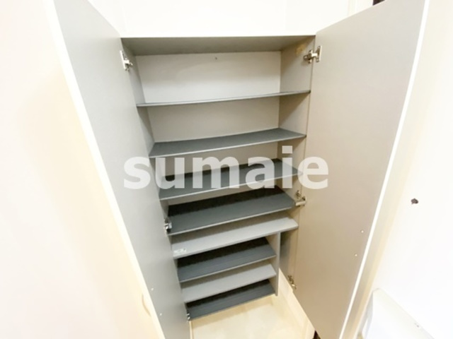 ルーヴル三橋 Bの玄関|シューズボックスあります！