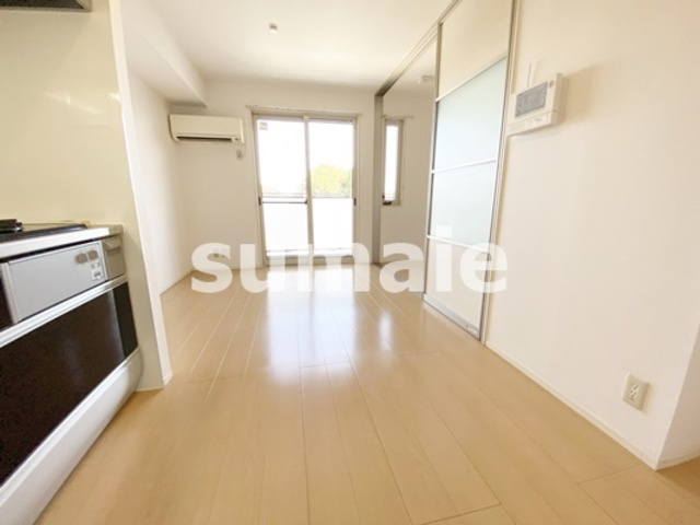 ルーヴル三橋 Bの居間・リビング|フローリングきれいです☆