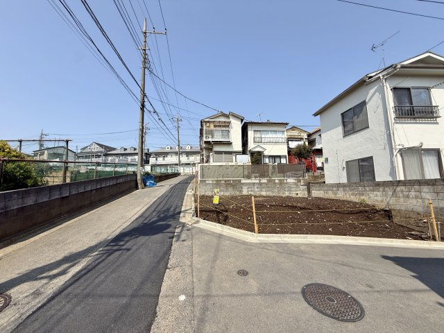 板橋区赤塚5丁目 限定1棟の前面道路含む現地写真|開放感あふれる角地風の立地に誕生します
是非、現地にて陽当たりや周辺環境などご確認ください♪