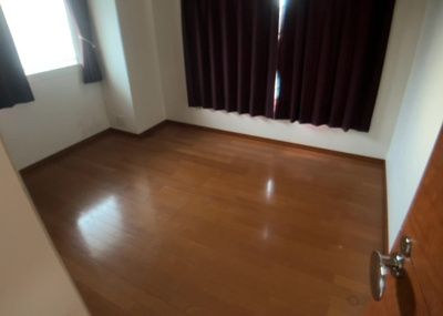 【寝室】 | リステージ成瀬 | 寝室でゆっくりと過ごすためにはベッド周りの適度な空間を担保することや窓の位置、照明の明るさ、寝室の広さなどを考える必要があります。自身や家族の構成とライフスタイルに併せて寝室にする部屋を選びましょう！