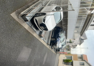 【駐車場】 | リステージ成瀬 | 車一台あたりに必要なスペースは、標準サイズの普通自動車で横幅2m50cm、長さ5mは必要になります。ただし、乗降のことも考慮して横幅3m30cm、長さ5m50cmほどは確保できるところを選びましょう。