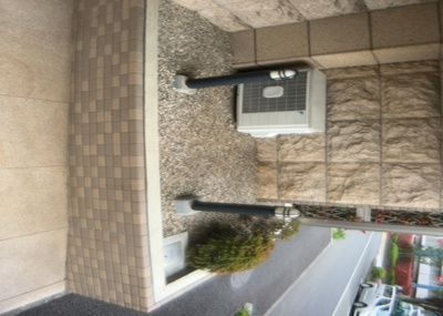 【庭】 | リステージ成瀬 | 物件によっては、入居者が個人的に使用できる専用庭がついているものもあります。また、住宅の中にある土間の部分を庭と呼ぶこともあります。庭の用途は住む人によって変わり、それによってデザインもさまざまです。