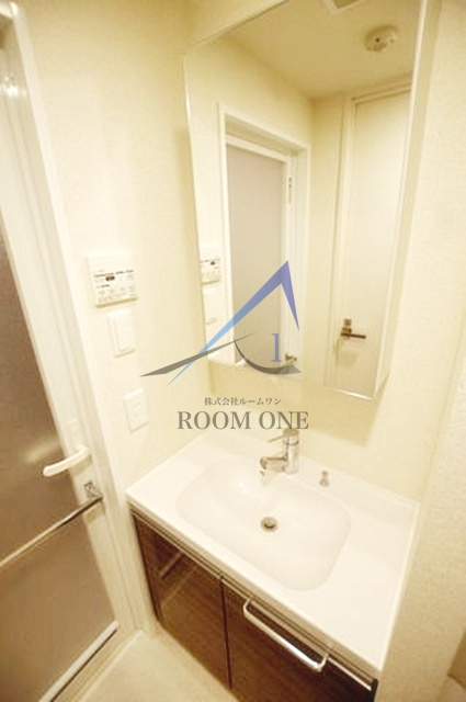 ブライズ多摩川DUEの洗面所|独立洗面台です。