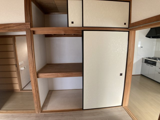 鈴蘭台東町1丁目貸家の収納|各部屋に収納スペース完備