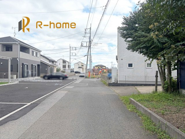 かすみがうら市下稲吉第15　新築戸建て　5号棟の前面道路含む現地写真|堂々！建物完成♪実際のお部屋をご見学可能です♪
ご見学が一番の資料！お気軽にお問い合わせ下さい♪