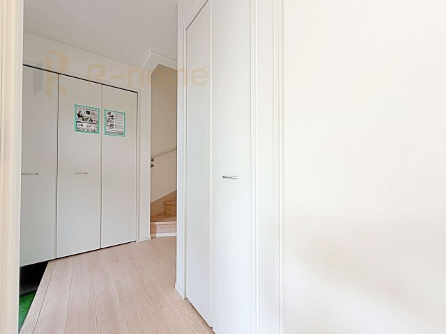 かすみがうら市下稲吉第15　新築戸建て　5号棟の収納|掃除用具などの収納に便利なホールクローゼット！