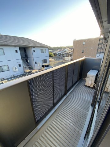 シャーメゾン古城　B棟のバルコニー|※過去の室内写真のため現況と異なる場合があります