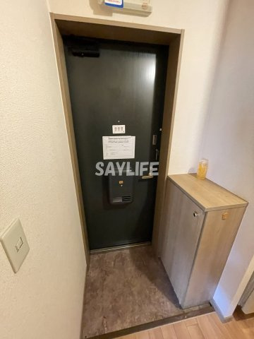 ガリューコート菱屋西の玄関
