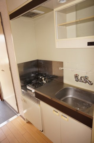 ハイネス丸友のキッチン|収納上下あります。ガスコンロはついていません。
前回募集時の写真です