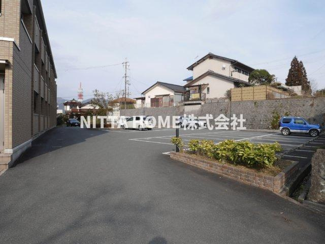 フェアリーシャンテの駐車場|敷地内の駐車場です！