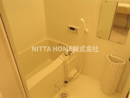 フェアリーシャンテの浴室|一人暮らしに十分な大きさのお風呂ですね＊