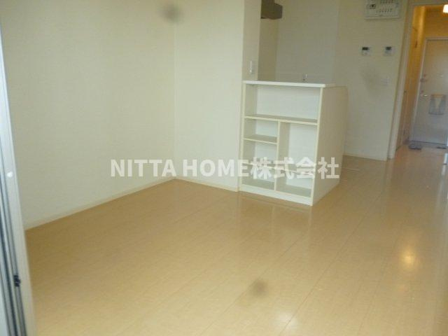 フェアリーシャンテの内装|キッチン前にお洒落な収納スペース♪