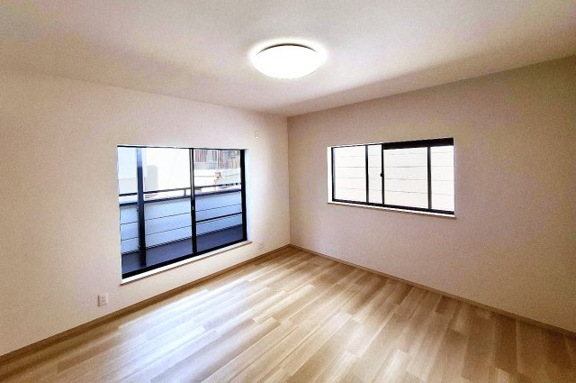 堺市中区深井北町の寝室|約8帖の洋室（3）。リフォームでまっさらのお部屋になりました。