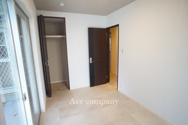 【子供部屋】 | 東大阪市出雲井本町 | 【1階：洋室5帖】クローゼット完備♪クローゼットの中に床下収納も付いています♪