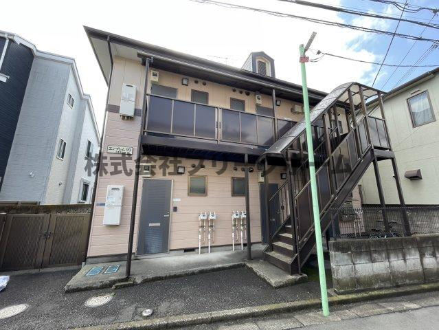 三鷹市上連雀５丁目のアパートのエントランス