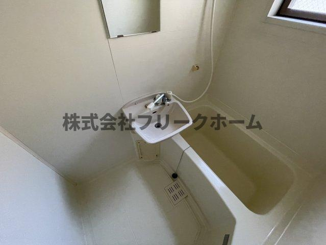 三鷹市上連雀５丁目のアパートの浴室