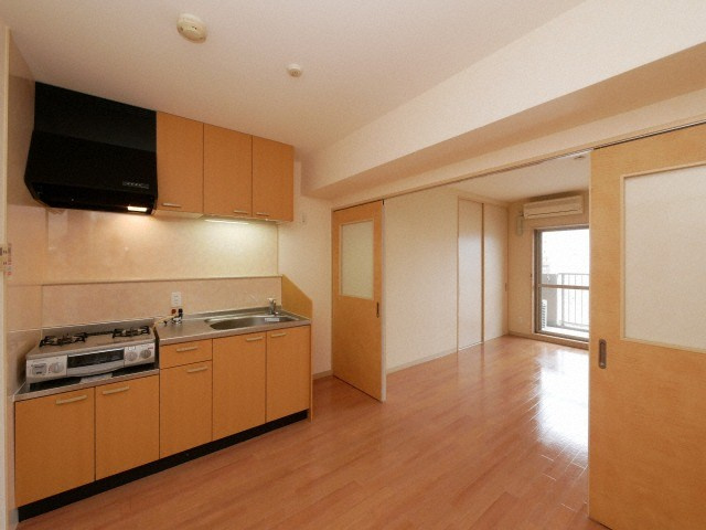 レインボーコートパートIIIの居間・リビング