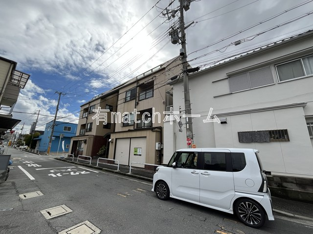 シャトー寺浦の駐車場