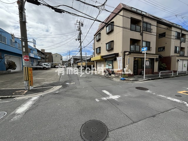 シャトー寺浦の駐車場