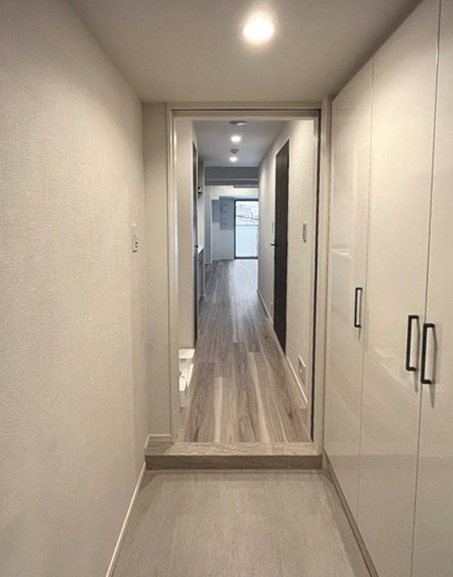 パークアクシス菊川ステーションイーストの玄関|※写真は同タイプ住戸です。