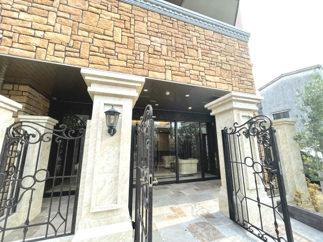プレジオ都島本通　仲介手数料無料のエントランス