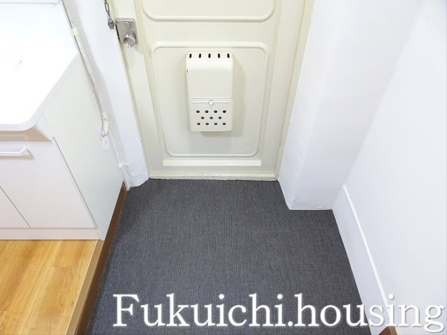 東ビルの玄関