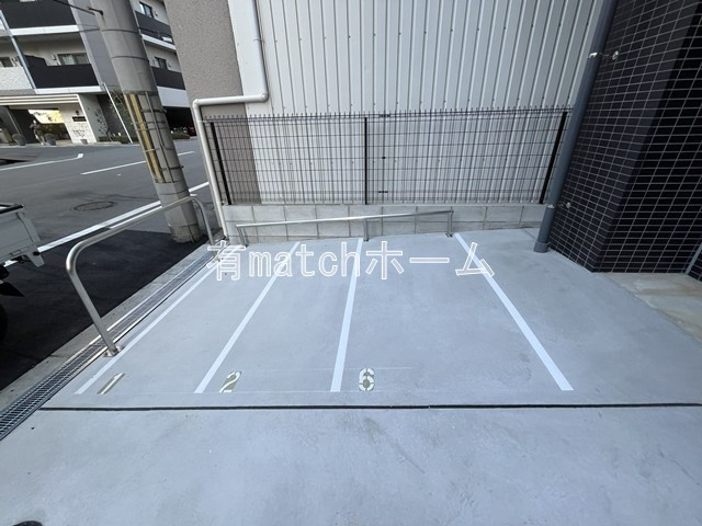 Alivis新町の駐車場